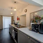2 Bed In Ulverston Oc-94926 * לייק סייד