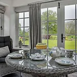 2 Bed In Ulverston Oc-94926 בית נופש *