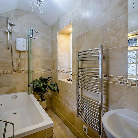 Holiday home 2 Bed In 94926